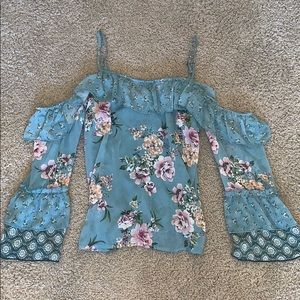 FLORAL SLEEVED TOP (NEVER WORN!)